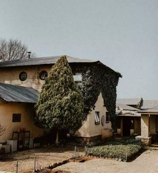 Majatalo African Leaves Trout Lodge