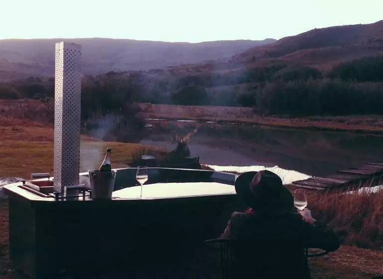 Majatalo African Leaves Trout Lodge