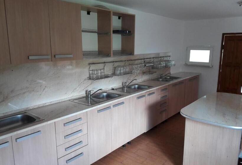 פנסיון Casa Delureni