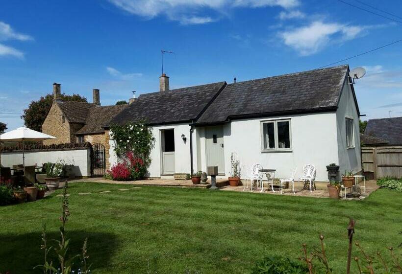 بنسيون Wayside House B&b