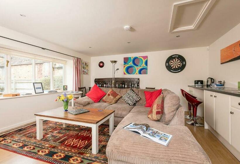 بنسيون Wayside House B&b