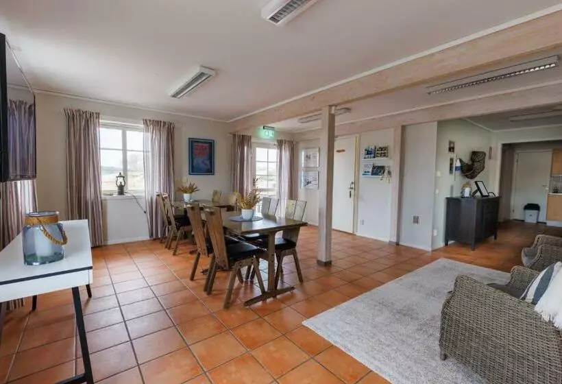 Resö Hamnmagasin Vandrarhem