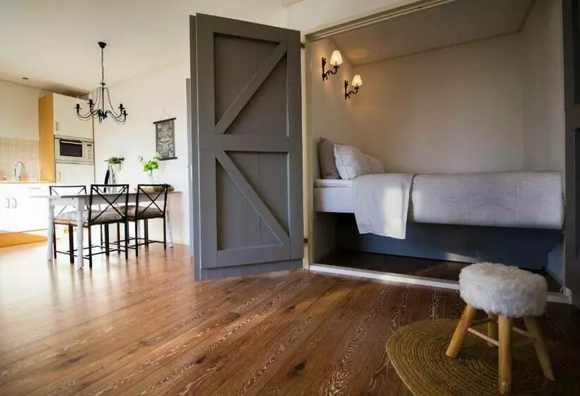 T Hûs Bed & Breakfast