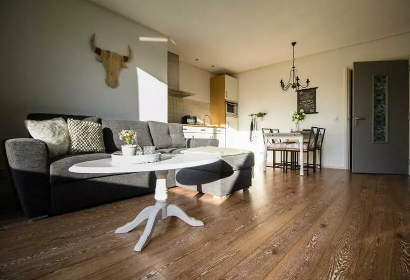 T Hûs Bed & Breakfast