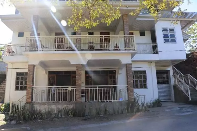 Capitol Hills Apartelle