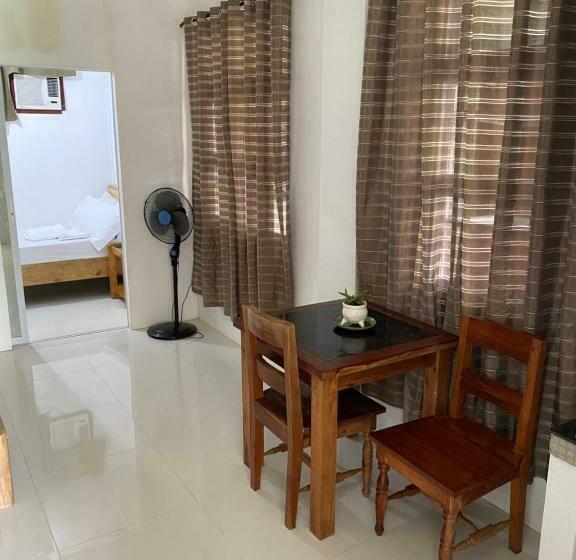 Capitol Hills Apartelle