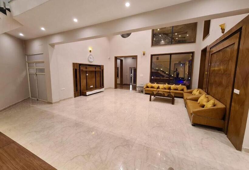 ホテル Club 21 By Sariska Fun City, Alwar