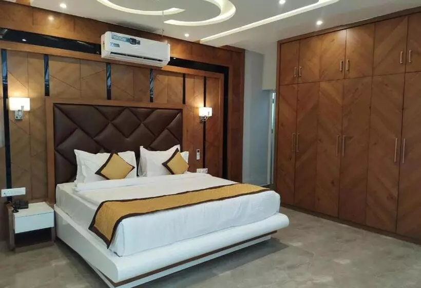ホテル Club 21 By Sariska Fun City, Alwar