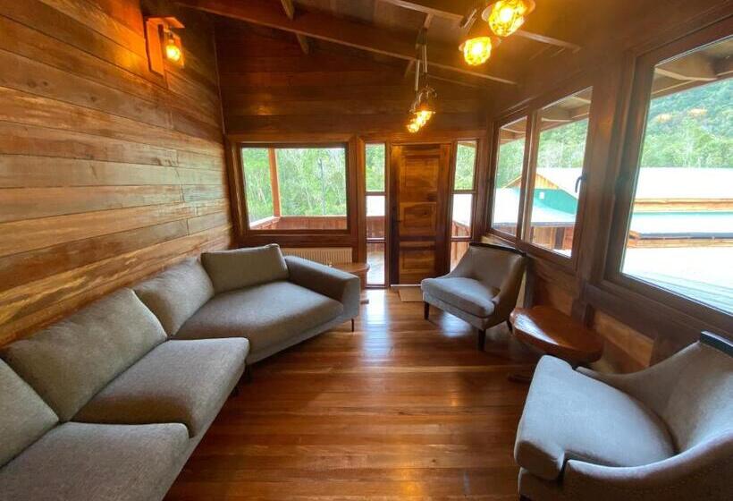 فندق Illi Lodge & Hostel