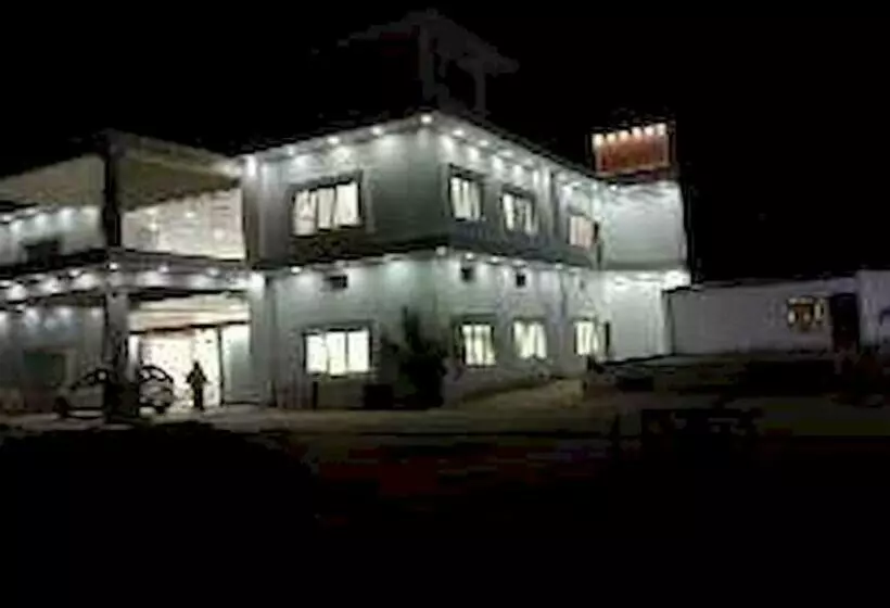 Hotelli Pop J B Farm House