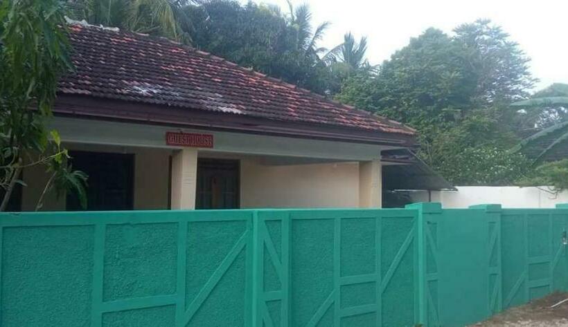 פנסיון Eravur Guest House