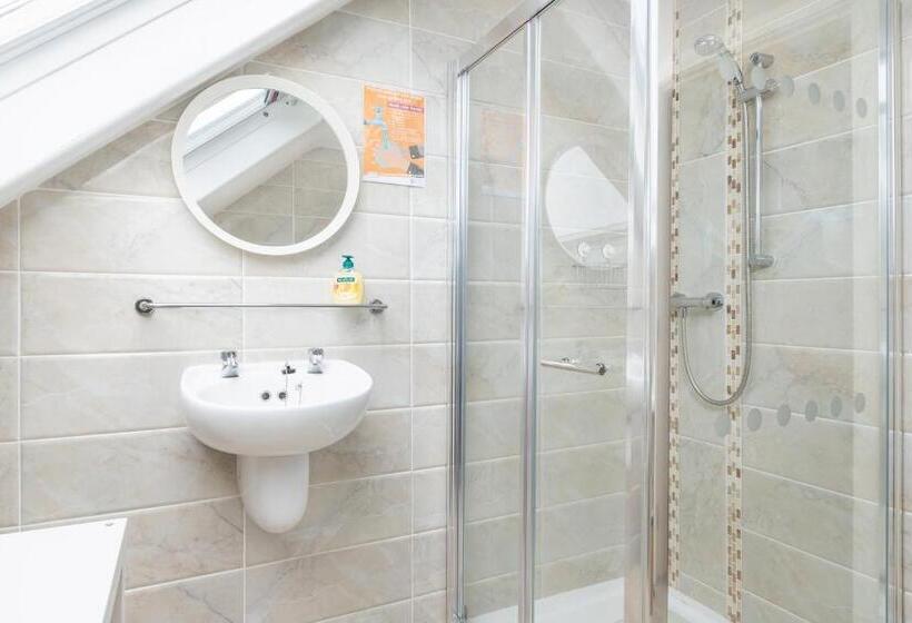 بنسيون Into The Burren