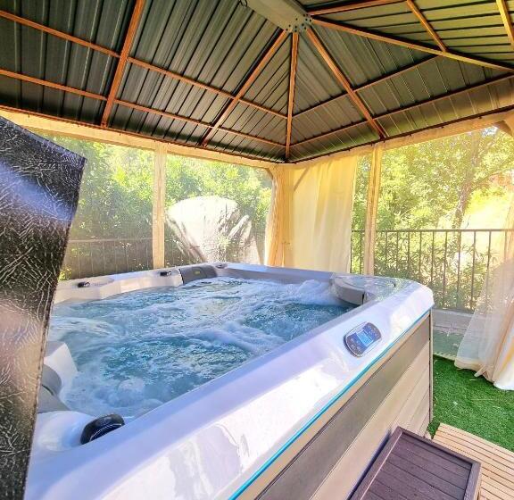 펜션 Les Rêves D Eden Gite Dans Mas Cévenol  Spa Privatif