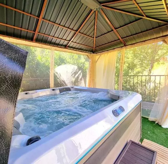 ペンション Les Rêves D Eden Gite Dans Mas Cévenol  Spa Privatif