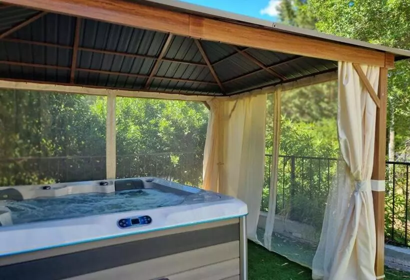 ペンション Les Rêves D Eden Gite Dans Mas Cévenol  Spa Privatif