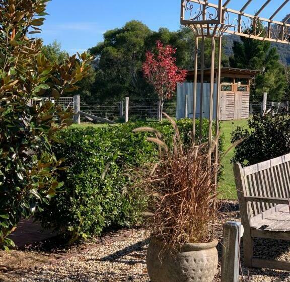 פנסיון Thamarra Cottage