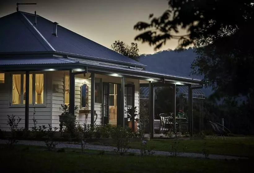 ペンション Thamarra Cottage