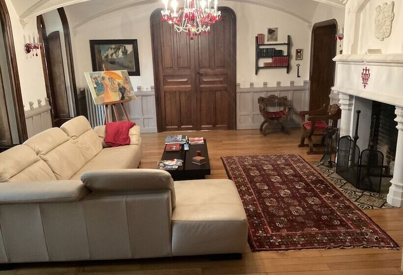 Bed and Breakfast Chateau Tout Y Fault