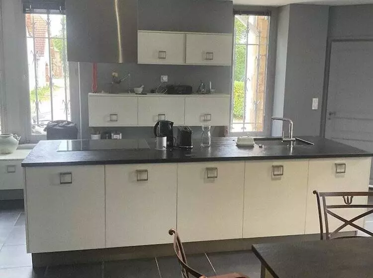 Aamiaismajoitus (B&B) Chateau Tout Y Fault