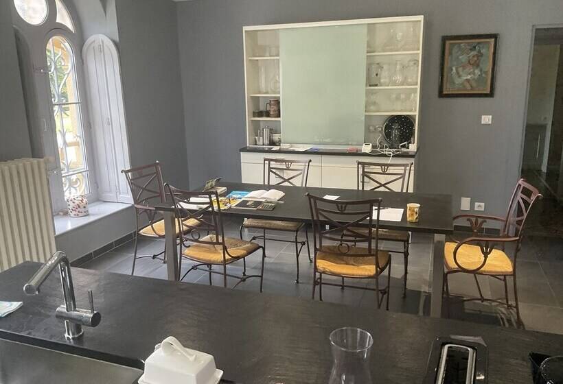 Bed and Breakfast Chateau Tout Y Fault