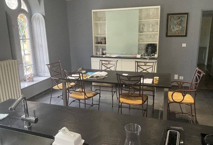 Bed and Breakfast Chateau Tout Y Fault