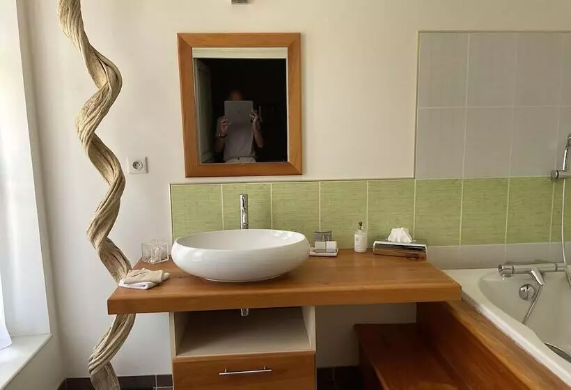 Aamiaismajoitus (B&B) Chateau Tout Y Fault