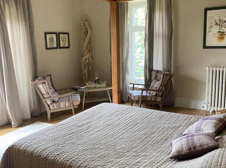 Bed and Breakfast Chateau Tout Y Fault