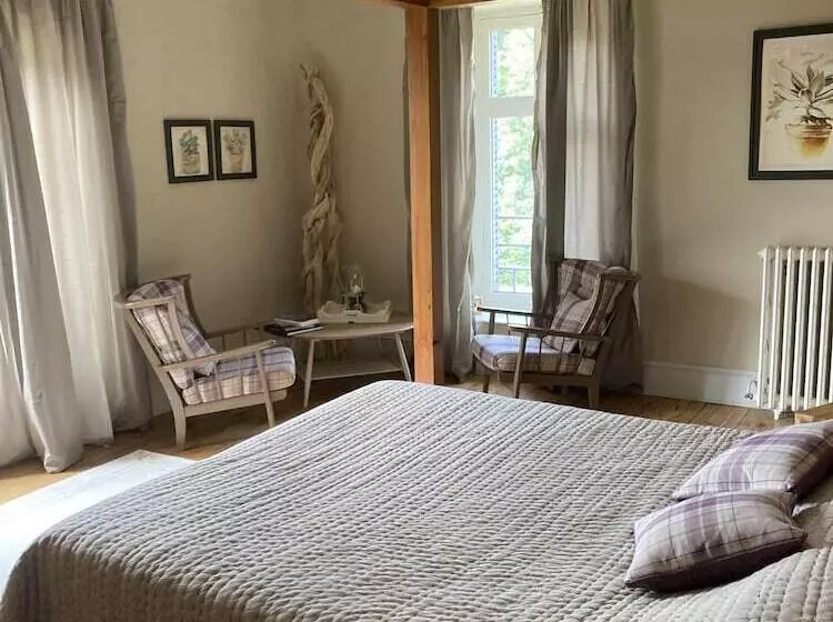 Aamiaismajoitus (B&B) Chateau Tout Y Fault