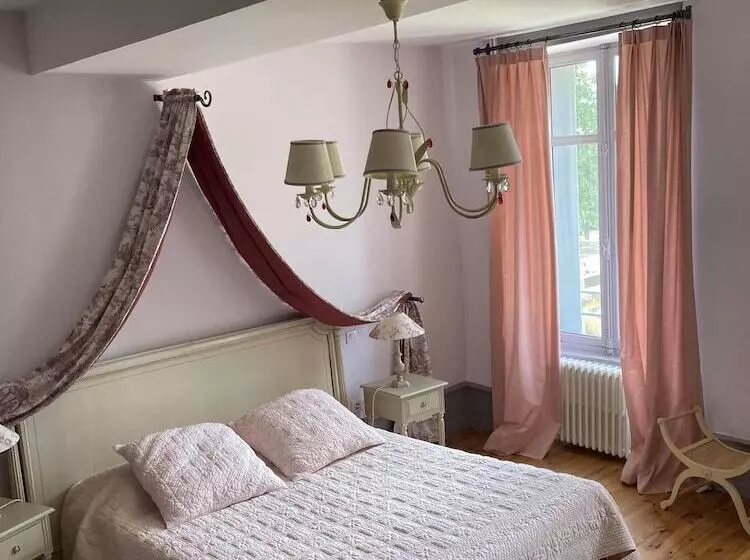 Aamiaismajoitus (B&B) Chateau Tout Y Fault