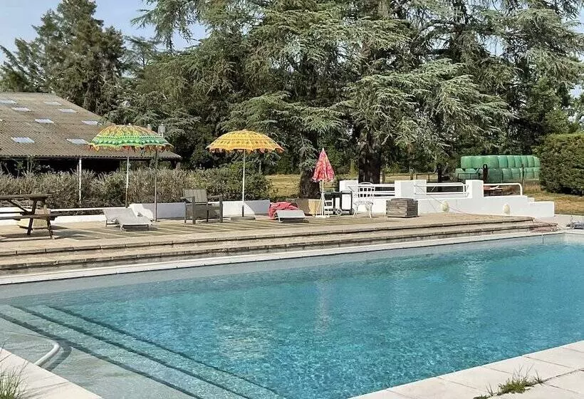 Aamiaismajoitus (B&B) Chateau Tout Y Fault