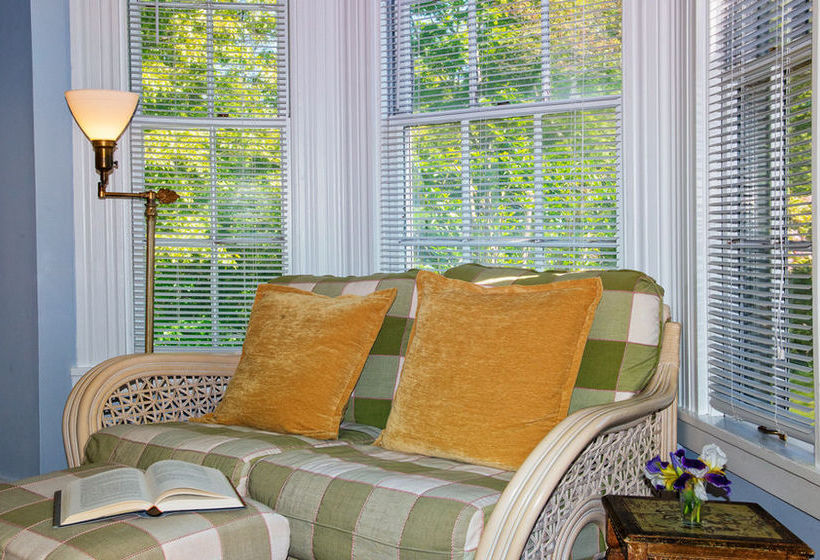 ベッドアンドブレックファースト Honeysuckle Hill Inn