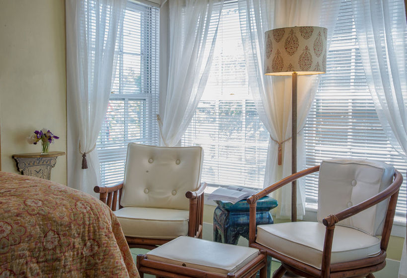 ベッドアンドブレックファースト Honeysuckle Hill Inn