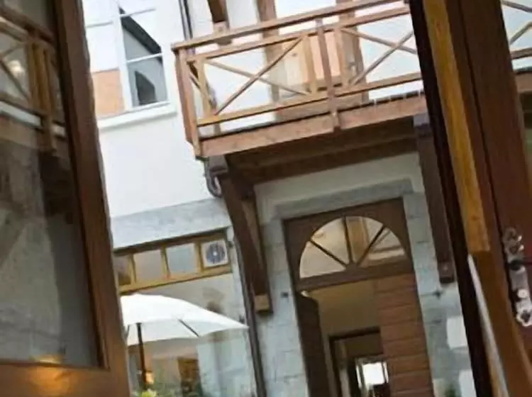 Appart Hotel Charles Sander