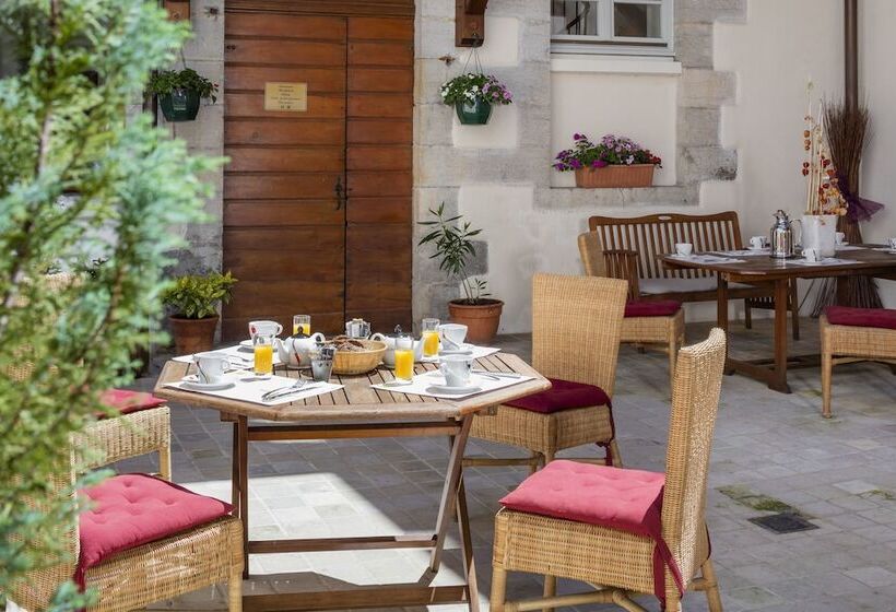 Appart Hotel Charles Sander