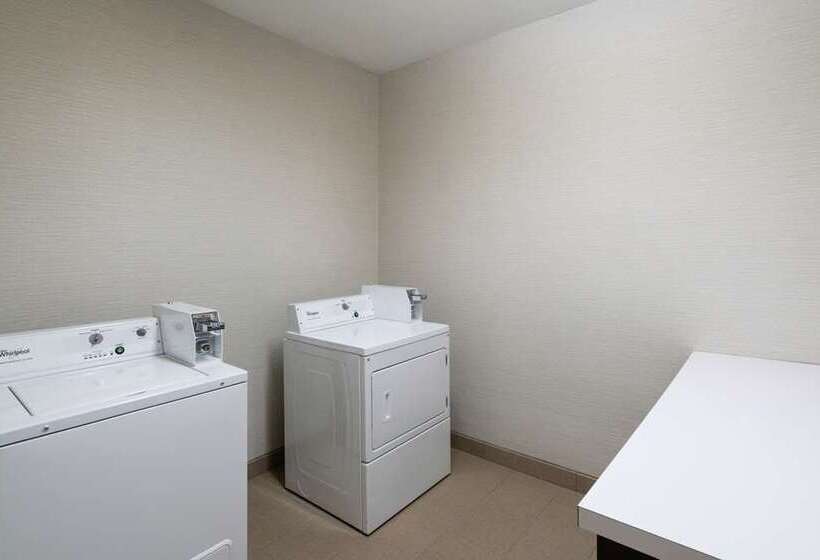 فندق Hampton Inn Marion