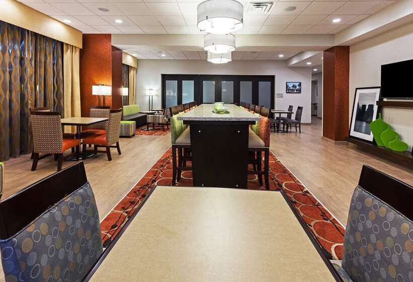 فندق Hampton Inn Marion