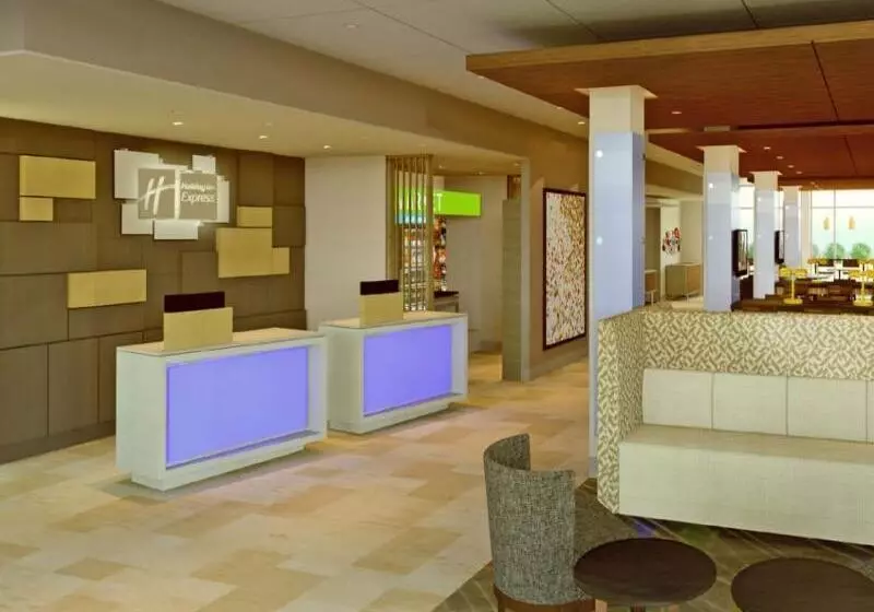 هتل Holiday Inn Express And Suites Tahlequah, An Ihg