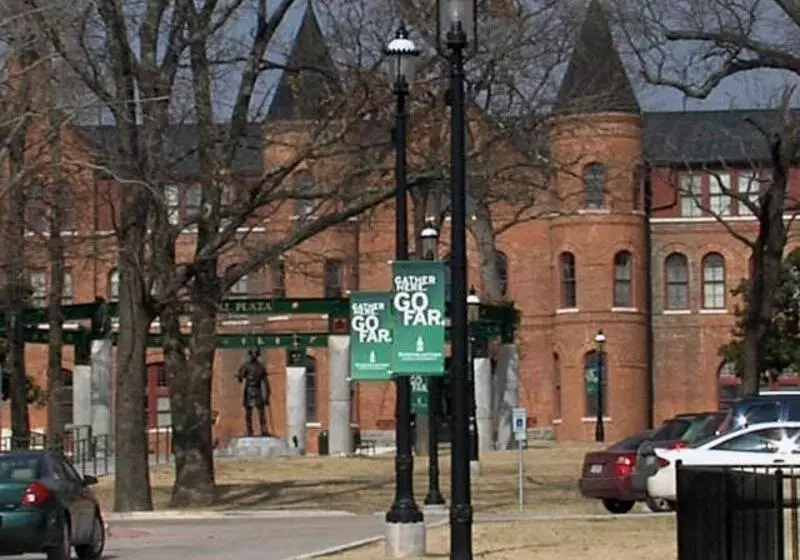 هتل Holiday Inn Express And Suites Tahlequah, An Ihg