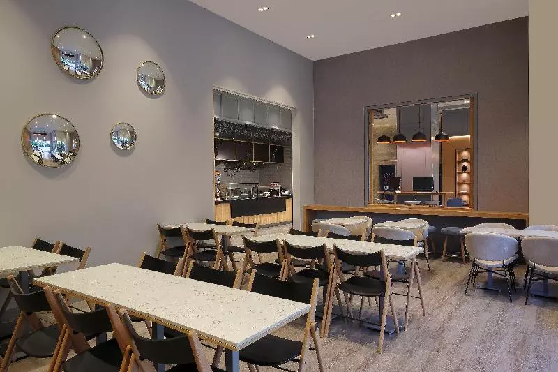 ホテル Holiday Inn Express Gurugram Sector 50, An Ihg