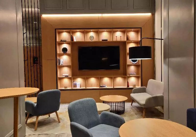 ホテル Holiday Inn Express Gurugram Sector 50, An Ihg
