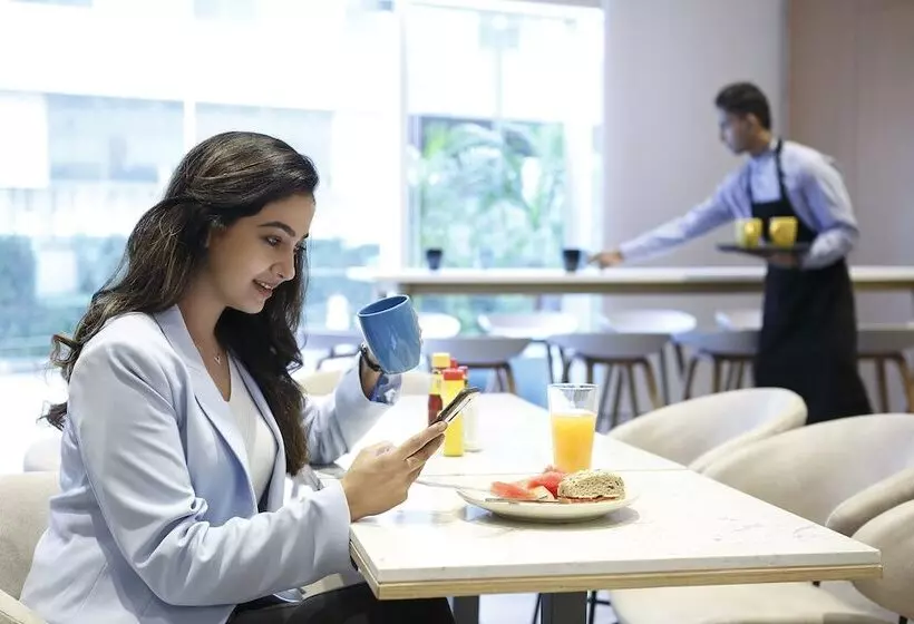 ホテル Holiday Inn Express Gurugram Sector 50, An Ihg