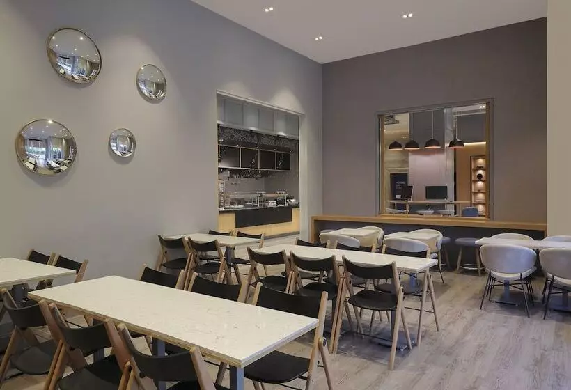 ホテル Holiday Inn Express Gurugram Sector 50, An Ihg