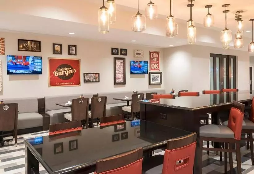 ホテル Holiday Inn Indianapolis Airport, An Ihg
