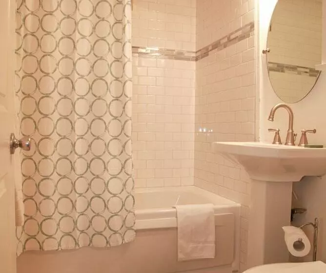 酒店 Inn On The Russian River