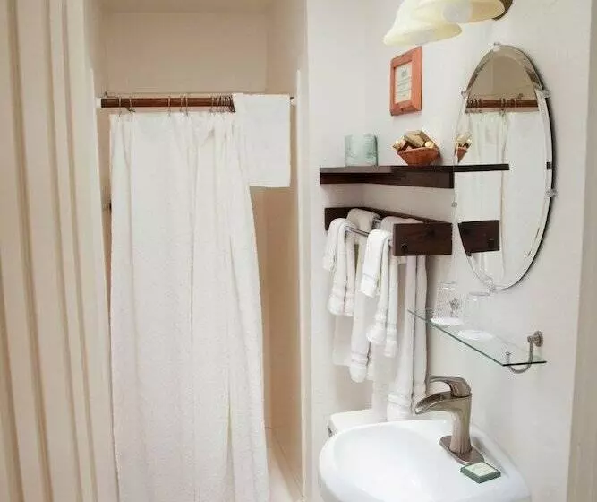 酒店 Inn On The Russian River