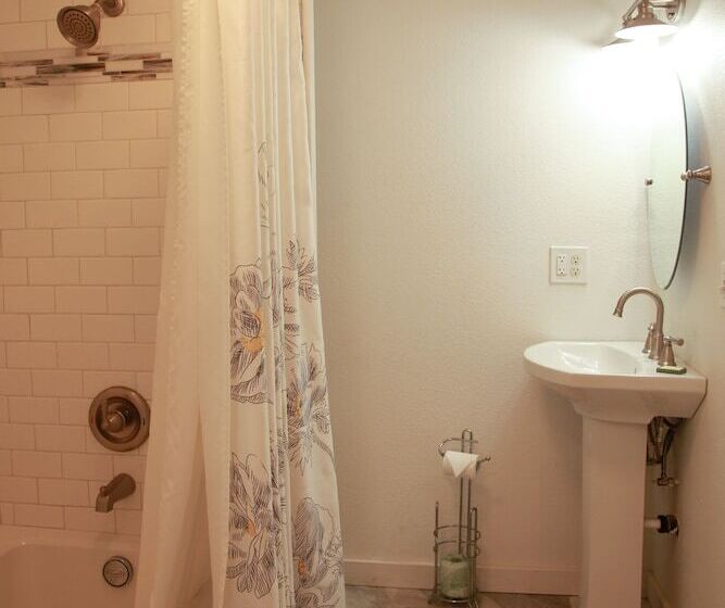 فندق Inn On The Russian River