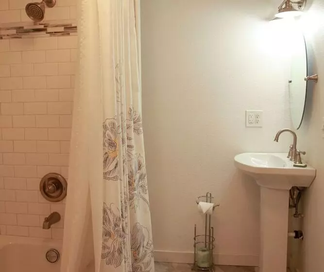 酒店 Inn On The Russian River