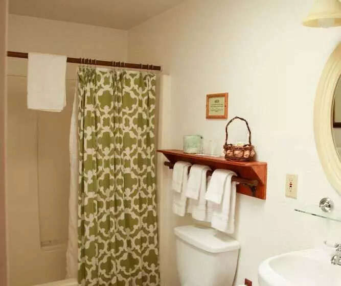 酒店 Inn On The Russian River