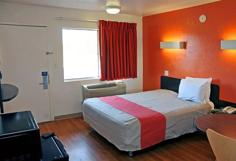 Motel 6 Montgomery  East