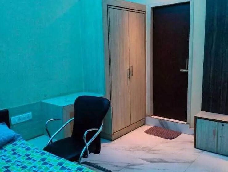 פנסיון Rahul Guest House